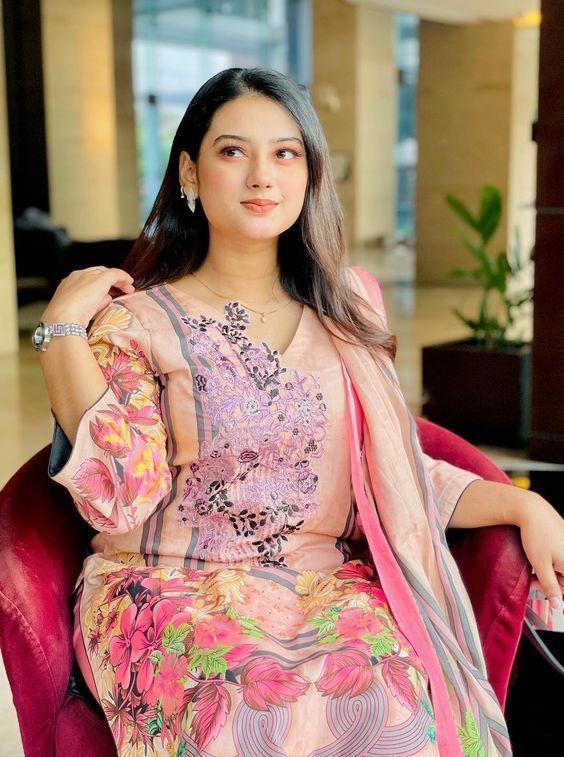 Riya Escorts